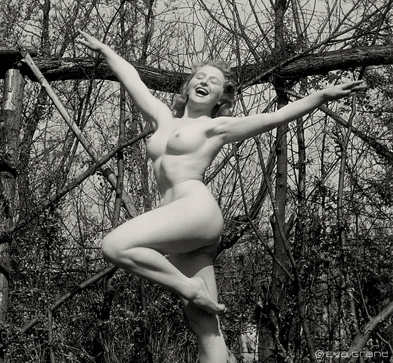 Outdoor nude photograph by Eva Grant